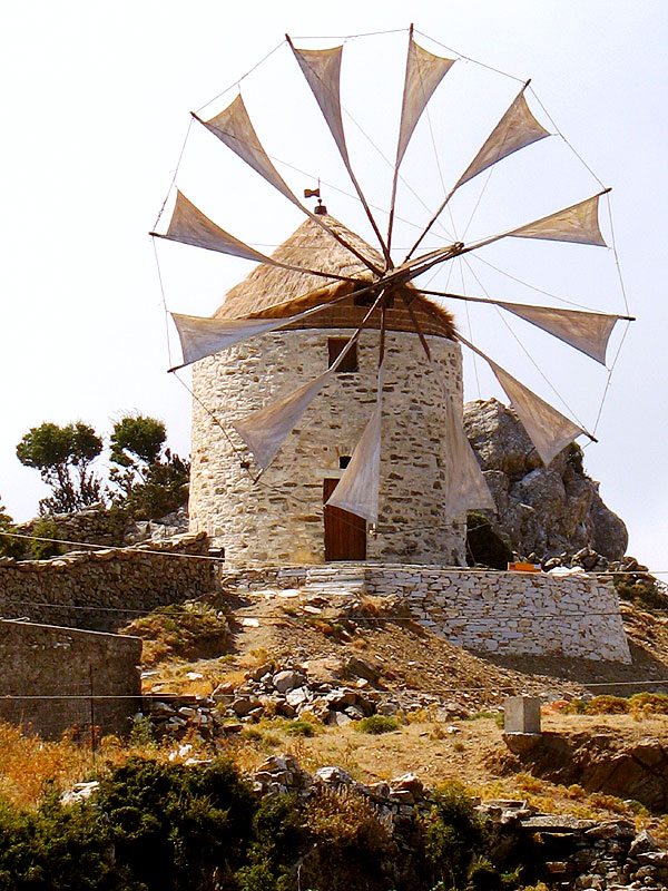 http://dime2.files.wordpress.com/2010/03/2_windmill_at_apeiranthos.jpg